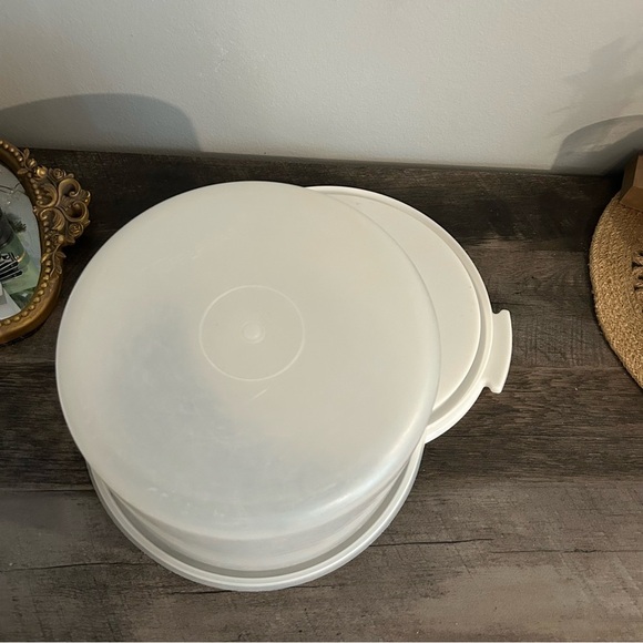 Vintage TUPPERWARE  Cake Carrier 683-1 White Clear 9"  No Handles - Picture 1 of 3